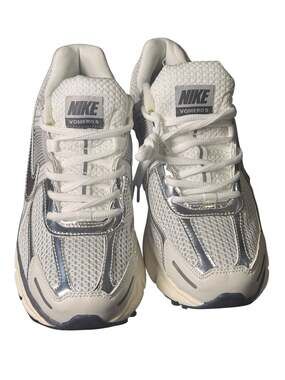 Nike Women's Zoom Vomero 5 Photon Dust Metallic Silver